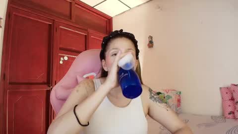Snapshot of candase_ chatting on 05.27.26 Candase online show from 05.27.26