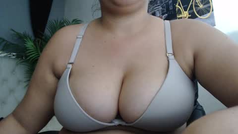 Snapshot of candiapole chatting on 09.19.25 Candy  online show from 09.19.25