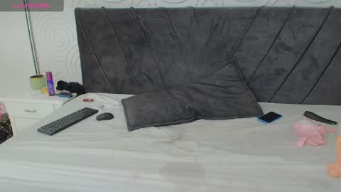 Snapshot of candy_bony chatting on 02.13.25 candy_bony online show from 02.13.25