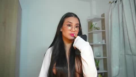 Snapshot of candy_hes chatting on 06.19.26 Nickol online show from 06.19.26