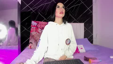 Snapshot of candy_leila3 chatting on 11.14.25 Leila online show from 11.14.25