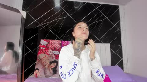 Snapshot of candy_leila3 chatting on 11.15.25 Leila online show from 11.15.25