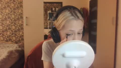 Mia online show from 04.17.26