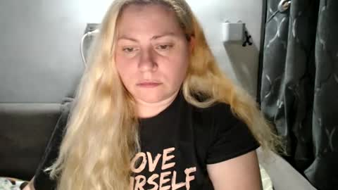 Snapshot of candycream74 chatting on 01.19.25 Laura online show from 01.19.25