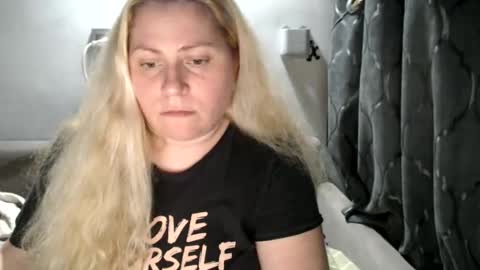 Snapshot of candycream74 chatting on 01.20.25 Laura online show from 01.20.25
