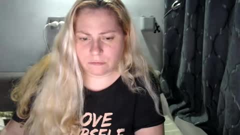 Snapshot of candycream74 chatting on 01.21.25 Laura online show from 01.21.25
