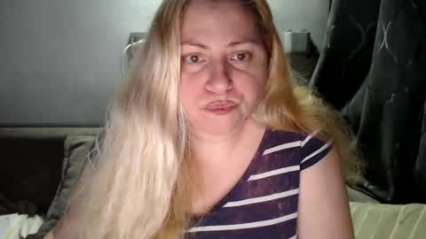 Snapshot of candycream74 chatting on 01.22.25 Laura online show from 01.22.25