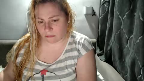 Snapshot of candycream74 chatting on 02.01.25 Laura online show from 02.01.25