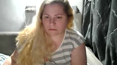 Snapshot of candycream74 chatting on 02.02.25 Laura online show from 02.02.25