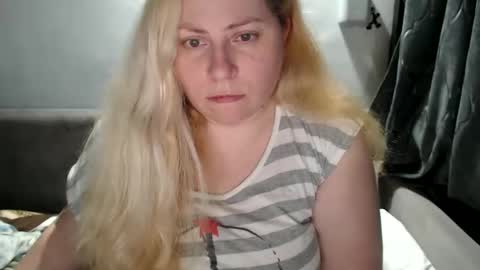 Snapshot of candycream74 chatting on 02.02.25 Laura online show from 02.02.25