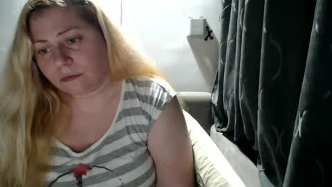 Snapshot of candycream74 chatting on 02.04.25 Laura online show from 02.04.25