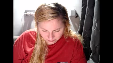 Snapshot of candycream74 chatting on 02.08.25 Laura online show from 02.08.25