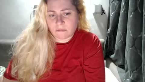 Snapshot of candycream74 chatting on 02.10.25 Laura online show from 02.10.25