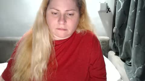 Snapshot of candycream74 chatting on 02.10.25 Laura online show from 02.10.25