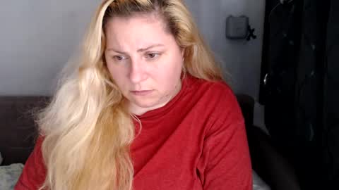 Snapshot of candycream74 chatting on 02.11.25 Laura online show from 02.11.25