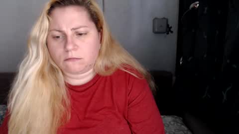 Snapshot of candycream74 chatting on 02.11.25 Laura online show from 02.11.25