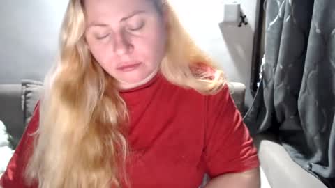 Snapshot of candycream74 chatting on 02.11.25 Laura online show from 02.11.25