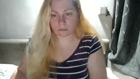 Snapshot of candycream74 chatting on 02.12.25 Laura online show from 02.12.25