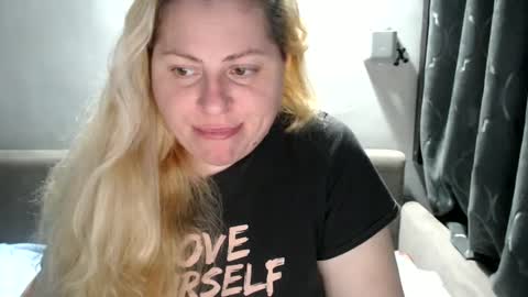 Snapshot of candycream74 chatting on 02.17.25 Laura online show from 02.17.25