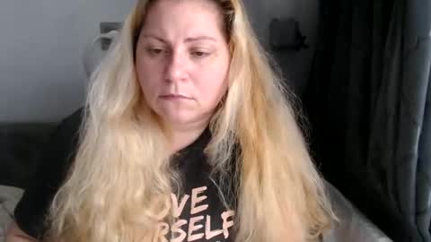 Snapshot of candycream74 chatting on 02.18.25 Laura online show from 02.18.25