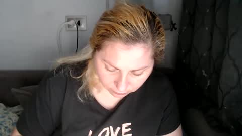 Snapshot of candycream74 chatting on 02.19.25 Laura online show from 02.19.25