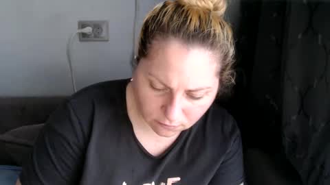 Snapshot of candycream74 chatting on 02.19.25 Laura online show from 02.19.25