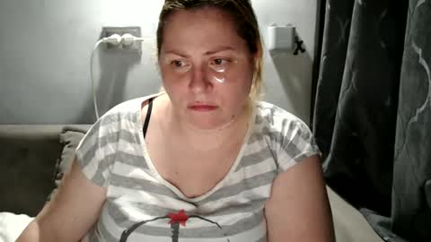 Snapshot of candycream74 chatting on 03.01.25 Laura online show from 03.01.25