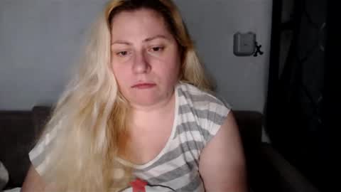 Snapshot of candycream74 chatting on 03.02.25 Laura online show from 03.02.25