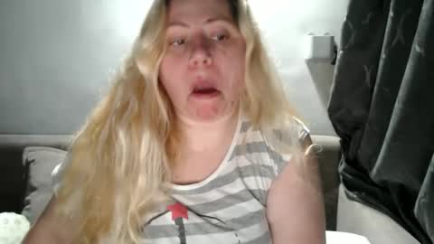 Snapshot of candycream74 chatting on 03.03.25 Laura online show from 03.03.25
