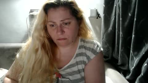 Snapshot of candycream74 chatting on 03.03.25 Laura online show from 03.03.25