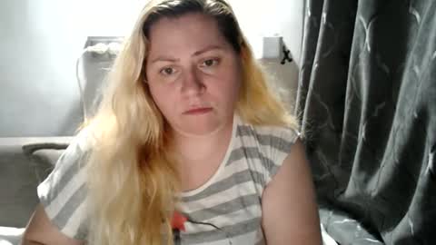 Snapshot of candycream74 chatting on 03.06.25 Laura online show from 03.06.25