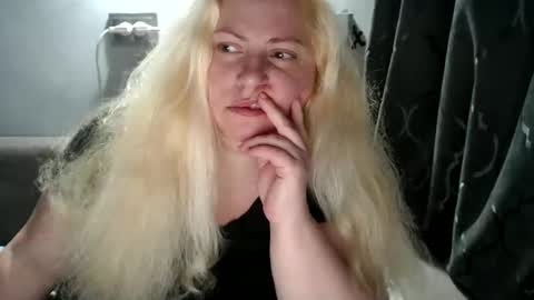 Snapshot of candycream74 chatting on 03.10.25 Laura online show from 03.10.25