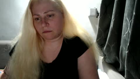 Snapshot of candycream74 chatting on 03.11.25 Laura online show from 03.11.25