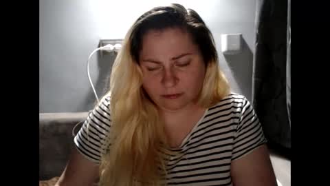 Snapshot of candycream74 chatting on 09.18.25 Laura online show from 09.18.25