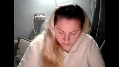 Snapshot of candycream74 chatting on 10.08.25 Laura online show from 10.08.25