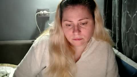 Snapshot of candycream74 chatting on 10.09.25 Laura online show from 10.09.25
