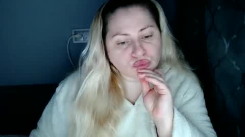 Snapshot of candycream74 chatting on 10.10.25 Laura online show from 10.10.25