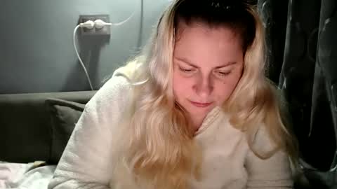 Snapshot of candycream74 chatting on 10.10.25 Laura online show from 10.10.25