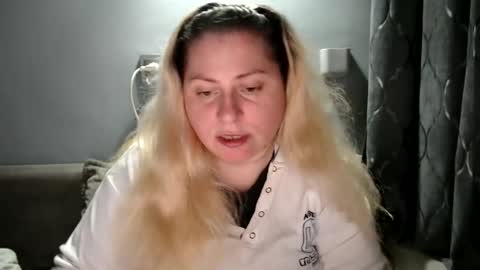 Snapshot of candycream74 chatting on 10.12.25 Laura online show from 10.12.25