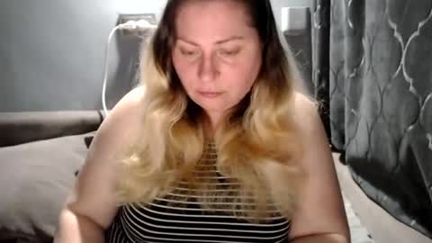 Snapshot of candycream74 chatting on 06.11.26 Laura online show from 06.11.26