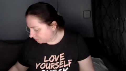 Snapshot of candycream74 chatting on 06.18.26 Laura online show from 06.18.26