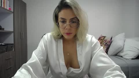 Snapshot of candydowson1 chatting on 05.07.26 Candy Dowson online show from 05.07.26