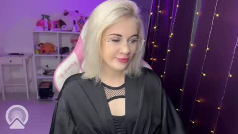 You can call me HH online show from 10.21.25