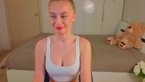 Snapshot of candylate chatting on 10.28.25 Im your dream online show from 10.28.25