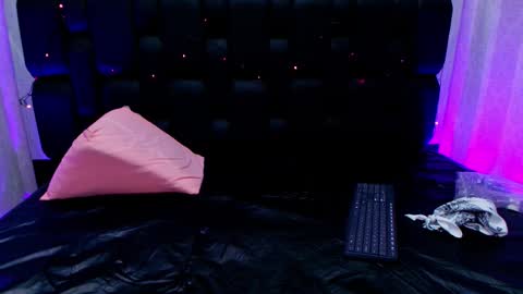 Aura  online show from 03.08.25