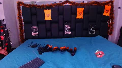 Aura  online show from 10.14.25