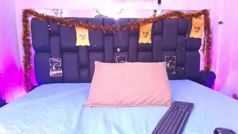 Aura  online show from 10.18.25