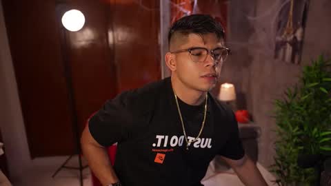 Snapshot of capizzi_ chatting on 10.27.25 David Capizzi online show from 10.27.25