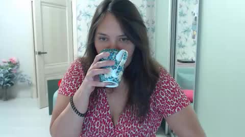 Snapshot of cappuchinno chatting on 11.22.25 cappuchinno online show from 11.22.25