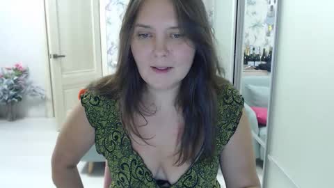 Snapshot of cappuchinno chatting on 12.05.25 cappuchinno online show from 12.05.25